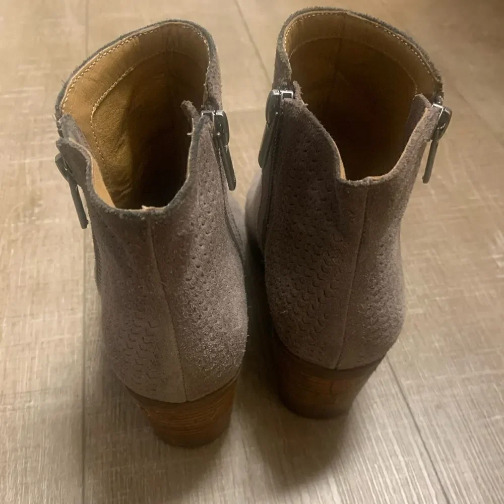 Lucky brand used woman’s boots in fair condition